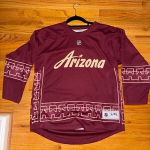 Women’s NHL Arizona Burgundy Jersey with Cream Trim L/XL NWOT